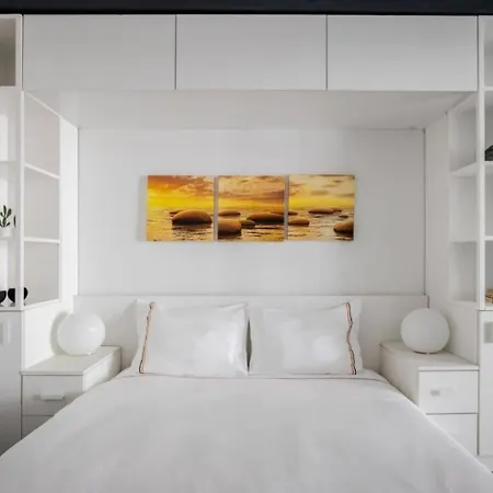 Apartment Cute Cozy Modern W Views Balcony! #377