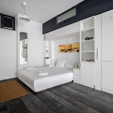 Cute Cozy Modern W Views Balcony! #377